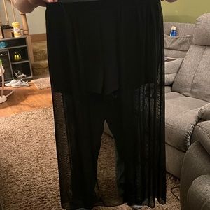 Skirt with high slit and silk black shorts!